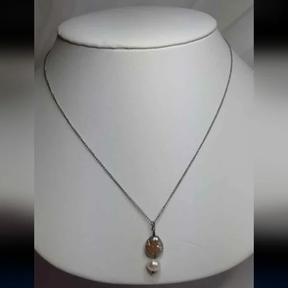 Pearl Necklace - Picture 2 of 4